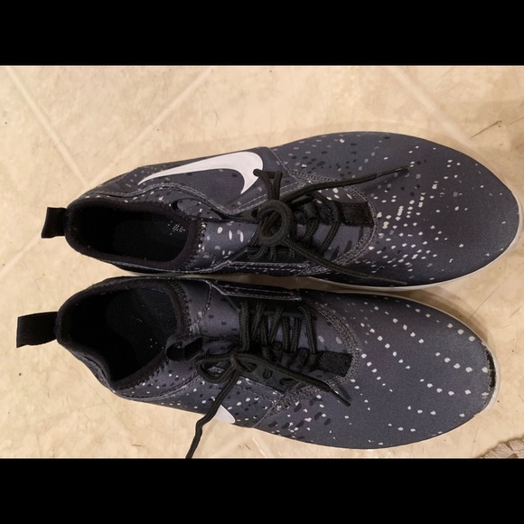 Nike Patterned Shoes - Picture 3 of 5